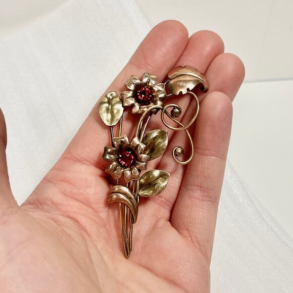 Signed Harry Iskin 1/20 10K Gold Filled Flower Bouquet Brooch, Red Glass Stones - Picture 3 of 8